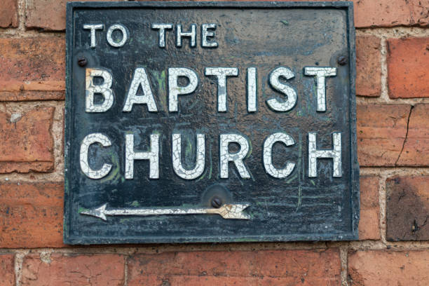 istock sign stating to the baptist church 964988524