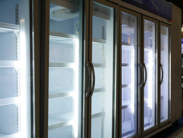 leeres display refrigerato - refrigerate stock-fotos und bilder