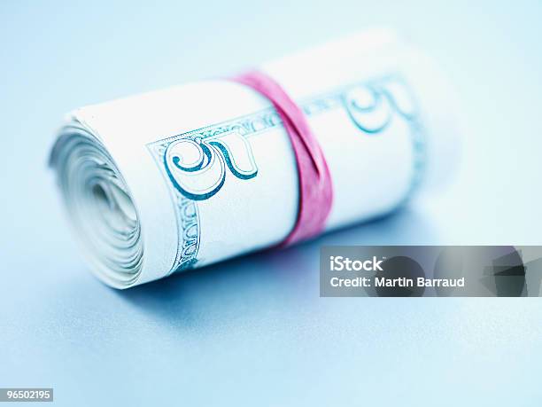 Rolo De Cinco Dólares Bills - Fotografias de stock e mais imagens de Elástico - Elástico, Espaço para Texto, Figura para recortar