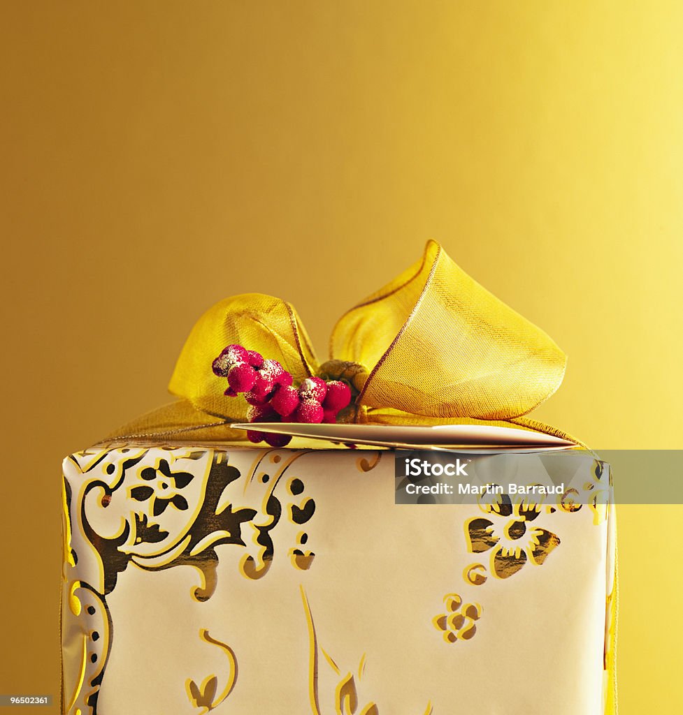 Weihnachtsgeschenk mit gold Band - Lizenzfrei Band Stock-Foto