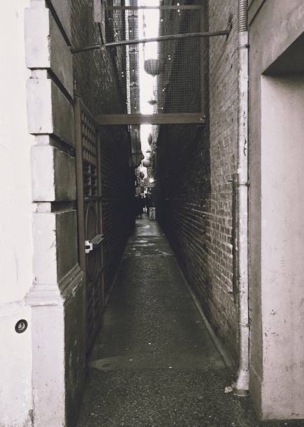 istock Narrowest Alley 965024638