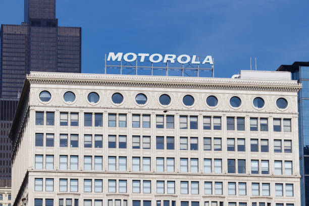 Motorola Solutions logo atop the Railway Exchange Building. Motorola provides communications solutions for law enforcement and utility workers II Chicago - Circa May 2018: Motorola Solutions logo atop the Railway Exchange Building. Motorola provides communications solutions for law enforcement and utility workers II phone nokia stock pictures, royalty-free photos & images