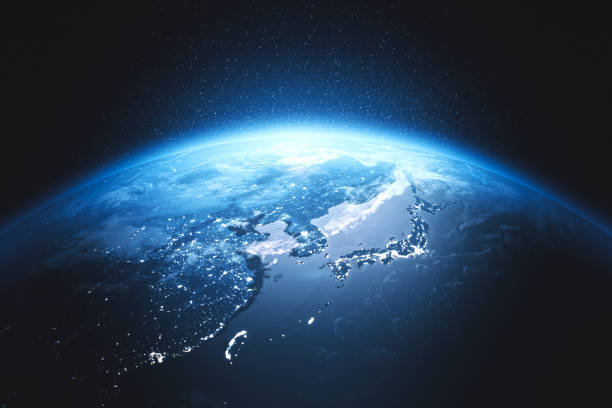 filmische blue earth blick aus dem weltall in der nacht nach ostasien (world map credits an die nasa) - südkorea fotos stock-fotos und bilder