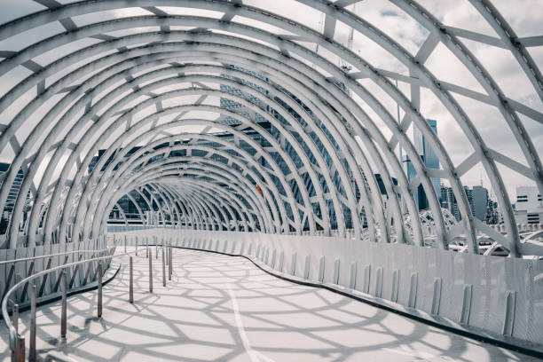 webb bridge, melbourne, australien mit schatten auf den boden - melbourne stock-fotos und bilder