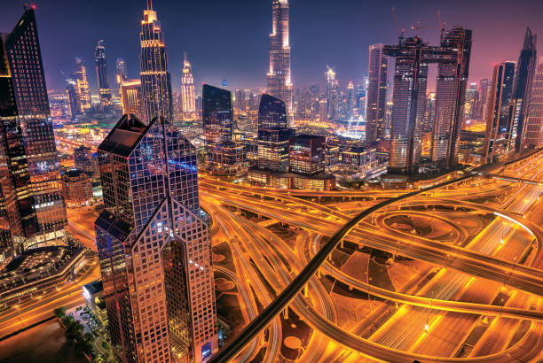 sonnenuntergang panoramablick auf dubai burj khalifa - sheik zayed road fotos stock-fotos und bilder