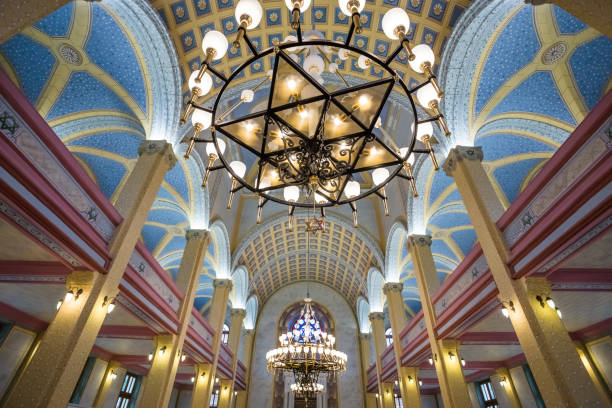 widok wnętrza wielkiej synagogi w edirne,turcja - sephardi zdjęcia i obrazy z banku zdjęć