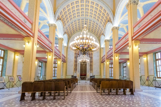 widok wnętrza wielkiej synagogi w edirne,turcja - sephardi zdjęcia i obrazy z banku zdjęć