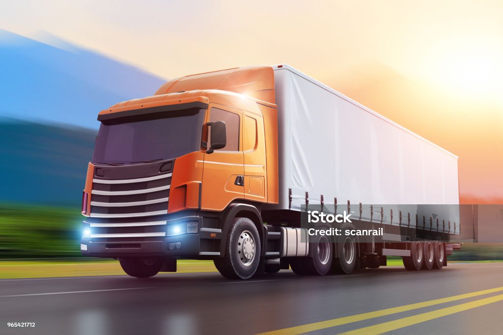 Los camiones en una carretera en puesta del sol - Foto de stock de Camión de peso pesado libre de derechos