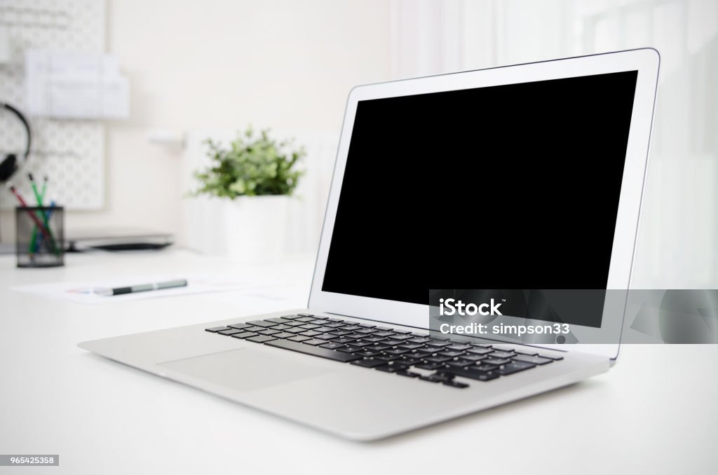 Mockup laptop, schermo vuoto e nero. - Foto stock royalty-free di Computer portatile