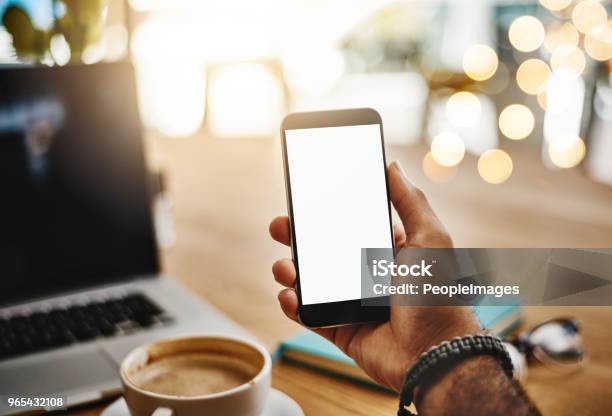 Trabajar Con La Libertad De La Tecnología Inalámbrica Foto de stock y más banco de imágenes de Teléfono móvil