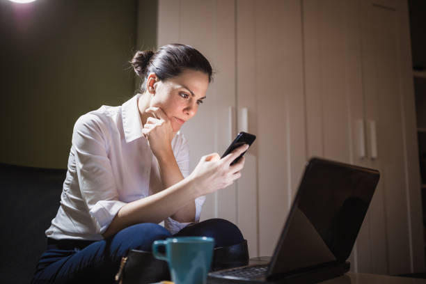 istock Business woman working late 965471254