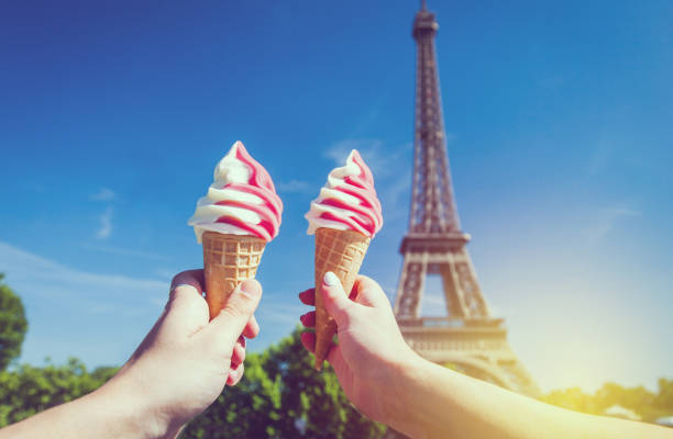 istock Young Couple Eating Ice Cream at Eiffel Tower Paris 965481478