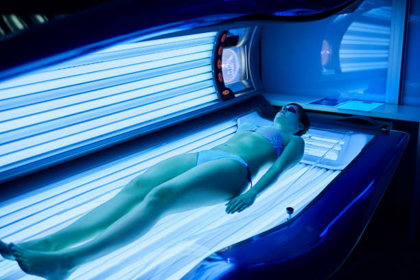 Young Women In The Solarium Beautiful Young Woman Have Tanning Skin Treatment In Modern Solarium tanning bed stock pictures, royalty-free photos & images