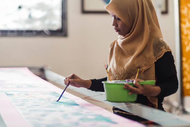 istock Asian woman working in Batik workshop 965566818