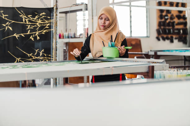 istock Asian woman working in Batik workshop 965567050