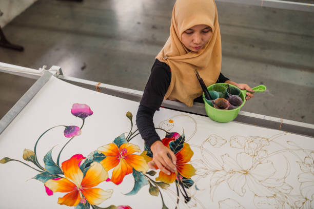 istock Asian woman working in Batik workshop 965567148