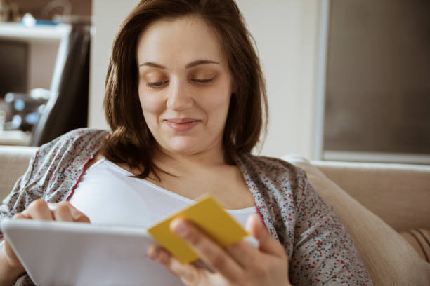 istock Pregnant Woman Paying 965679146