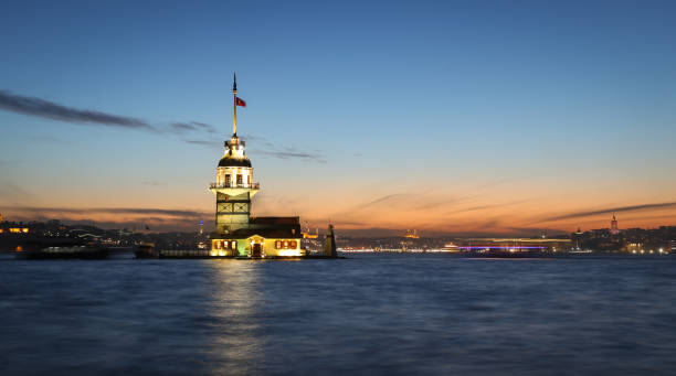 istock Maidens Tower in Istanbul, Turkey 965739732