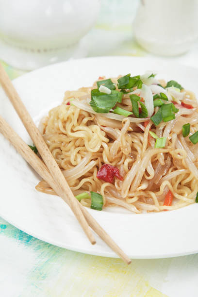 istock Asian instant noodles with vegetables 965756338