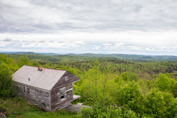 historic cabin vermont - olgas imagens e fotografias de stock