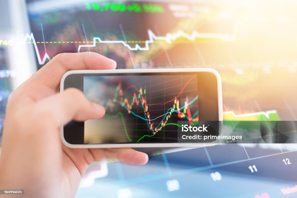 Investeringen thema stockmarket en Financiën business analyse stockmarket met digitale tablet - Royalty-free Accountancy Stockfoto