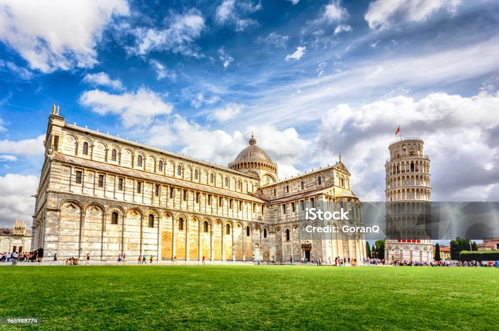 Piazza dei Miracoli mit dem Schiefen Turm von Pisa, Italien - Lizenzfrei Pisa Stock-Foto