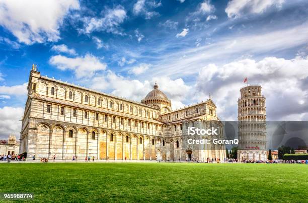 Piazza Dei Miracoli Mit Dem Schiefen Turm Von Pisa Italien Stockfoto und mehr Bilder von Pisa