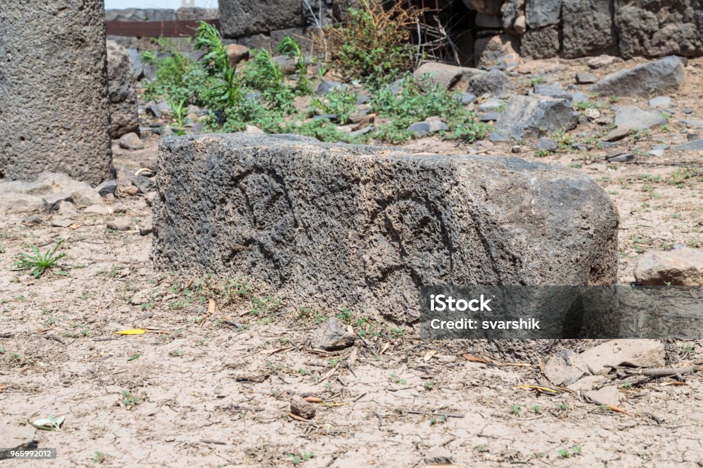 Ruinen eines christlichen Klosters des 6. Jahrhunderts n. Chr. in das verlassene Dorf Deir Qeruh in den Golanhöhen, Israel - Lizenzfrei Alt Stock-Foto