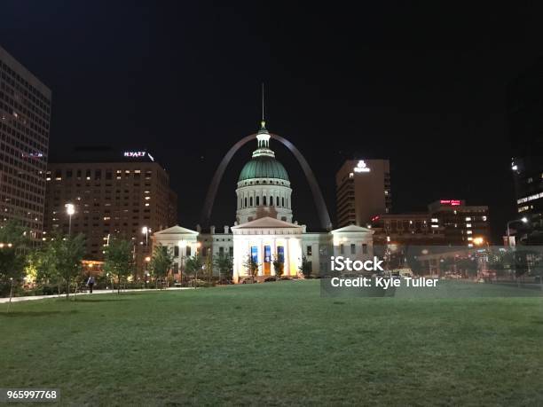 Die Innenstadt Von St Louis Mo Stockfoto und mehr Bilder von Nacht - Nacht, Saint Louis, Architektur
