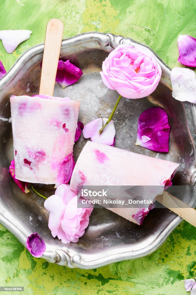 Eisbecher mit Geschmack von rose - Lizenzfrei Abschied Stock-Foto