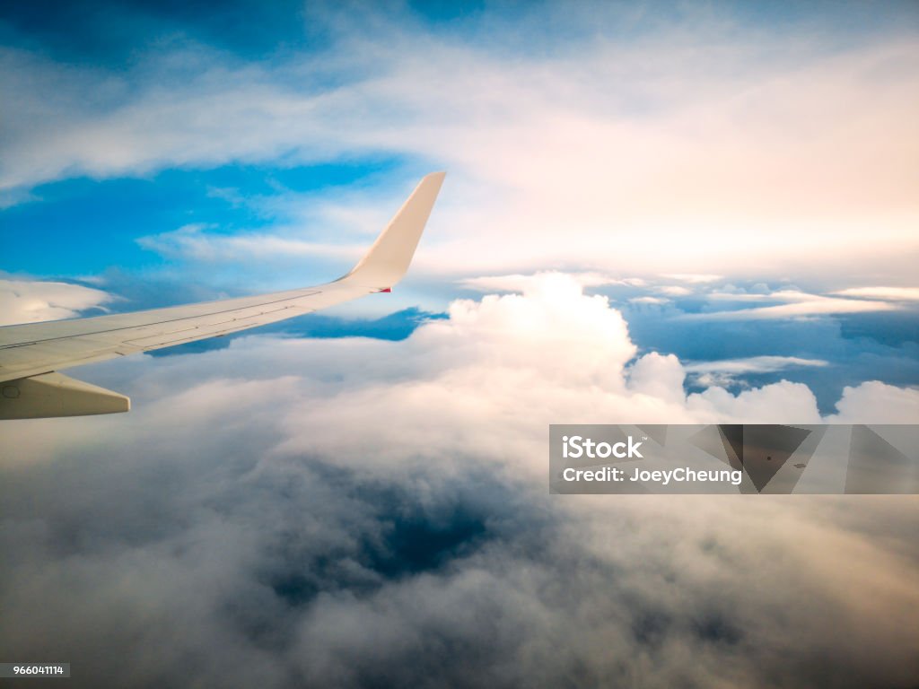 Luftbild aus einem Flugzeugfenster über Neuseeland nach Australien fliegen - Lizenzfrei Himmel Stock-Foto