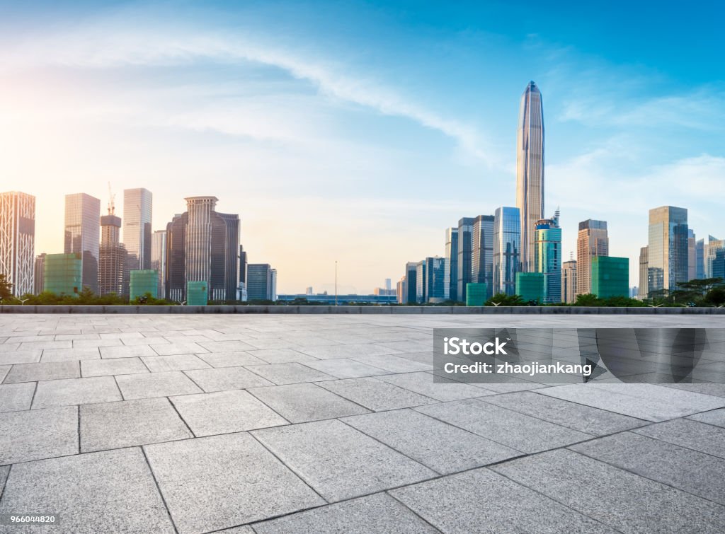 leere Quadratmeter Boden und moderne Skyline in Shenzhen - Lizenzfrei Architektur Stock-Foto