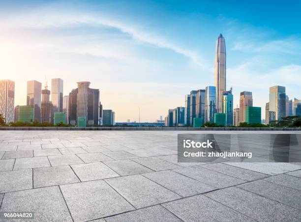 Leere Quadratmeter Boden Und Moderne Skyline In Shenzhen Stockfoto und mehr Bilder von Architektur
