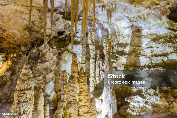 Interior View Of Karaca Cave Located In Gumushane Cityturkey - Fotografias de stock e mais imagens de Calcário - Rocha Sedimentar