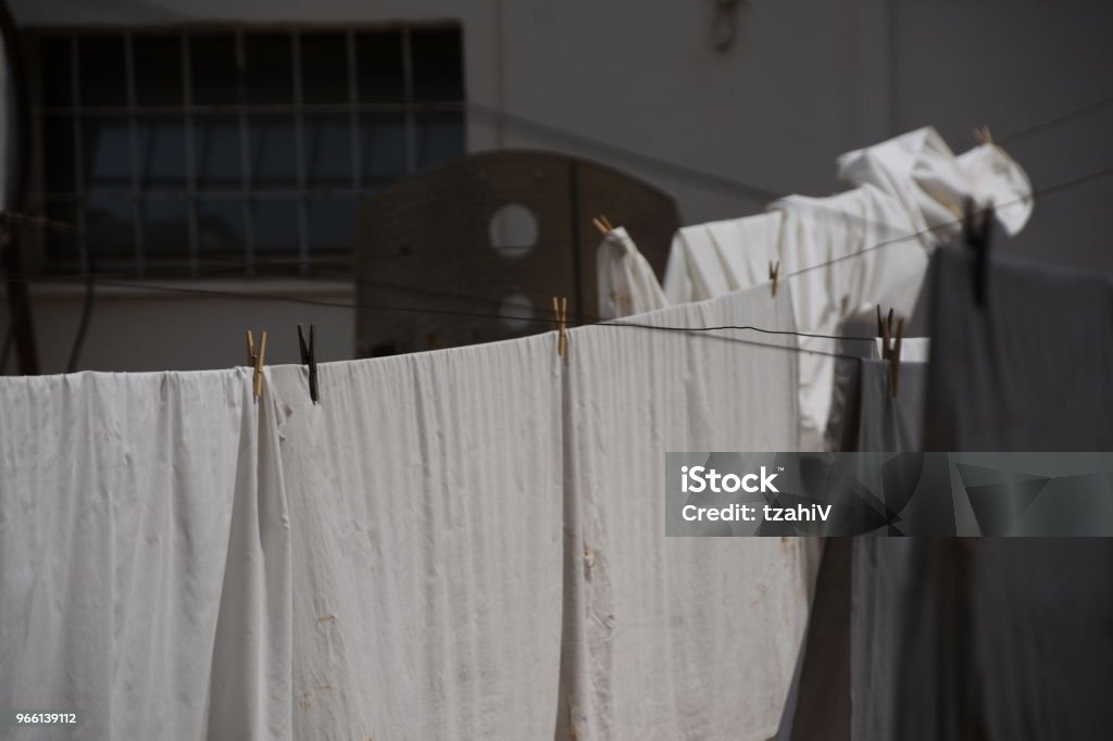 Weiße Wäsche flattert im wind - Lizenzfrei Alt Stock-Foto