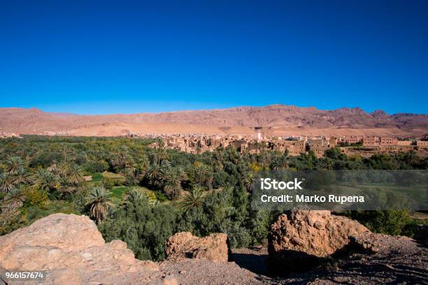 Landschaftsansicht Atlasgebirge Und Oase Rund Um Douar Ait Boujane Dorf In Todra Schlucht In Tinghir Marokko Stockfoto und mehr Bilder von Afrika