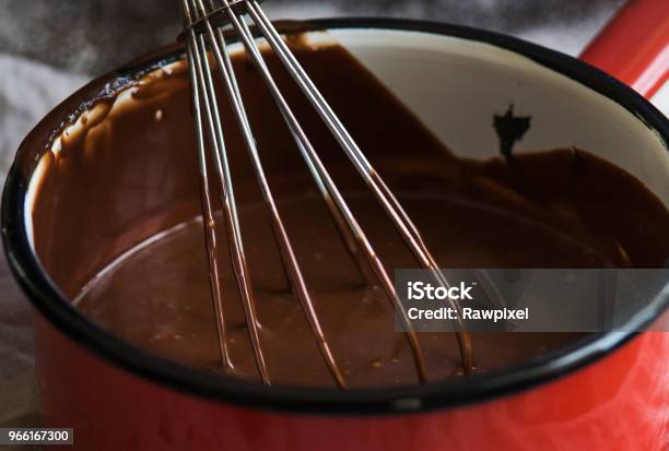 Idea Ricetta Fotografia Ganache Al Cioccolato - Fotografie stock e altre immagini di Cioccolato - Cioccolato, Dolce, Pentola