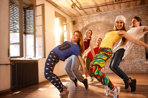 Urban dancers group Urban dancers group dancing urban dance studio stock pictures, royalty-free photos & images