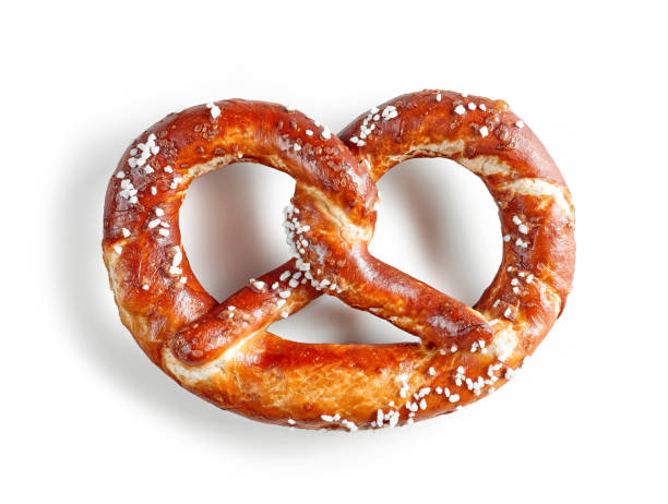 freshly baked pretzel - pretzel imagens e fotografias de stock