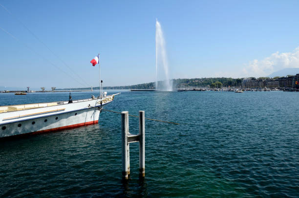 istock Geneva Jet d'Eau (water jet) and marina, Swiss 966267658