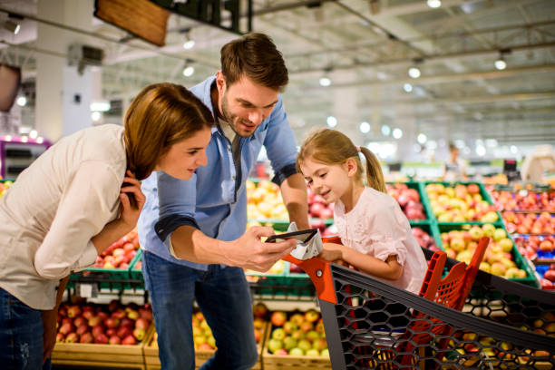 istock Family shopping 966280306