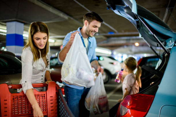 istock Family shopping 966280794