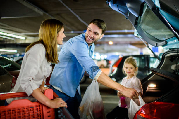 istock Family shopping 966281412
