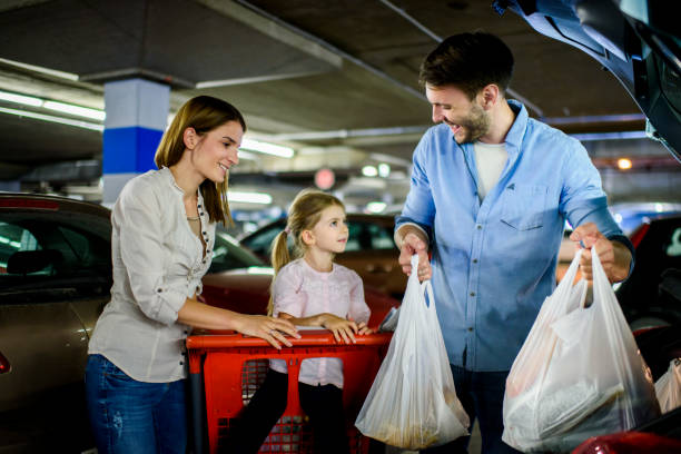 istock Family shopping 966281608