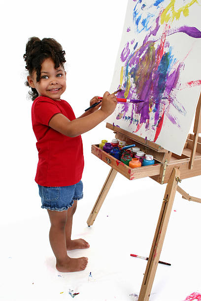 adorable fille peinture - artist child artists canvas indoors photos et images de collection