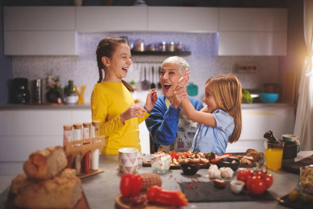 istock Family in the kitchen 966285926