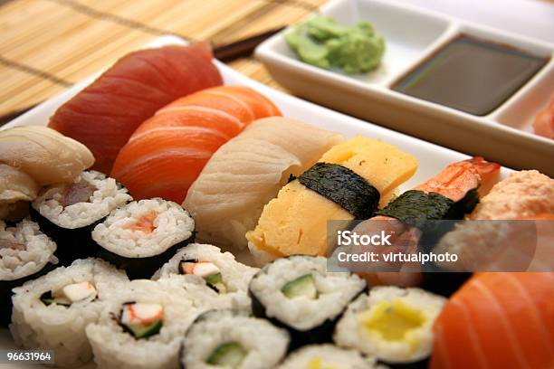 Sushi Stockfoto und mehr Bilder von Dip - Dip, Exotik, Farbbild