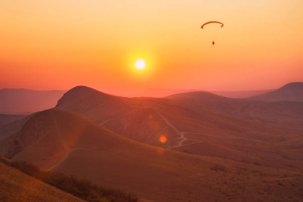 горы, закат, параплан - 4737 стоковые фото и изображения