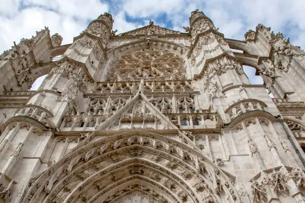 Shooting of the cathedral built from 1225 to 1567 with a huge spire of more than 150 m in height which barely finished, collapses in 1573. at zoom 18/135, 200 iso, f 11, 1/320 second