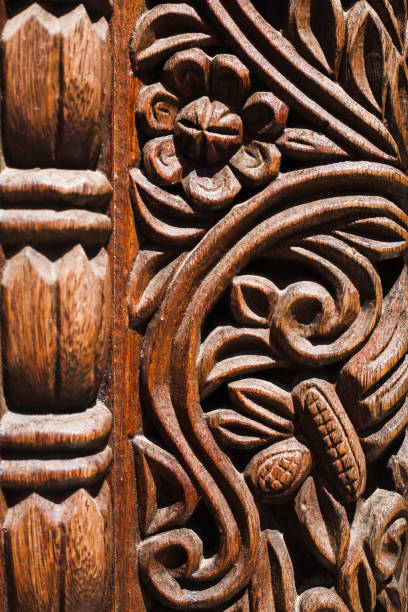 красивые резные деревянные двери куахили - maze old obsolete ancient стоковые фото и изображения